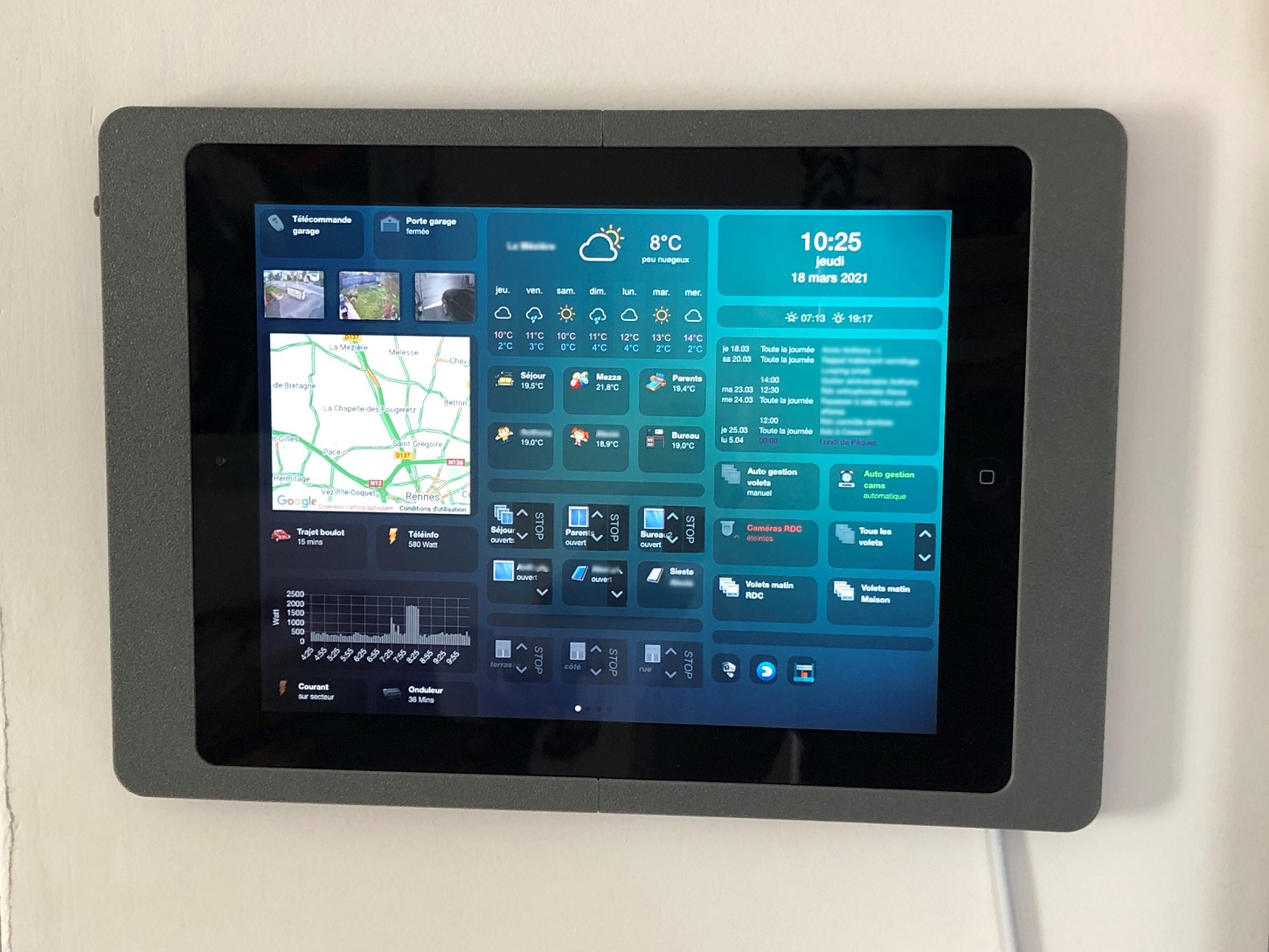 my board on my iPad 2, mounted on the wall with a support 3d printed